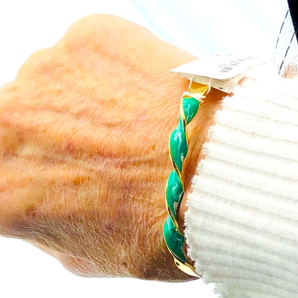 NEW Gold & GREEN ENAMEL GORGEOUS PIECE ENAMEL BANGLE - Picture 13 of 14